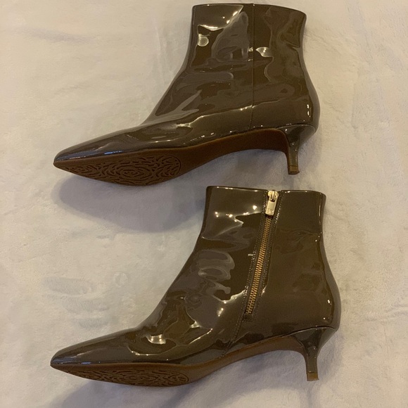 Taryn Rose Fig (Sage Green) Patent Leather Booties, Size 11! - Picture 5 of 8